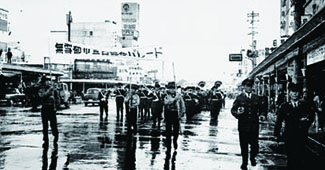 「無雪都市宣言記念パレード」の画像