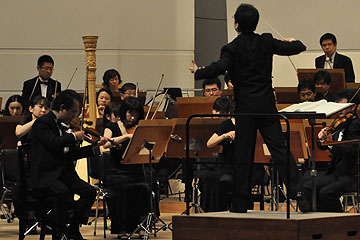 「東京フィルハーモニー交響楽団による演奏」の画像