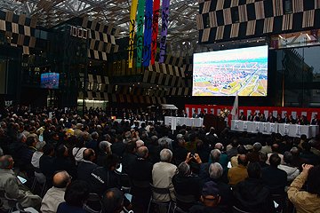 「アオーレ長岡での開通式には500人以上が出席」の画像