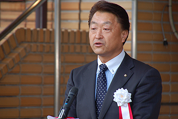 「理事長の田中仁さん」の画像