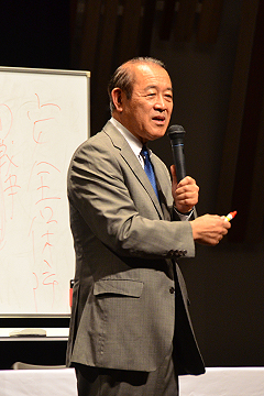 「日米協会会長として活躍する藤崎一郎さん」の画像