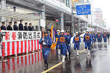 「消防団員1,300人による分列行進」の画像