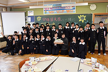 「安倍昭恵さんが表町小学校を訪問」の画像