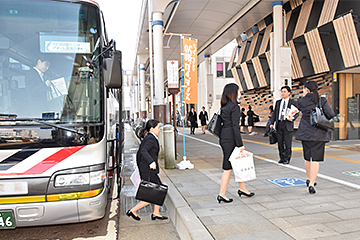 「バスを利用した学生からは「生まれ育った長岡に就職したいです」の声も」の画像