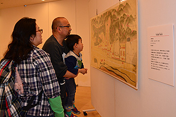 「大坂屋三輪家の足跡をたどる資料展示」の画像