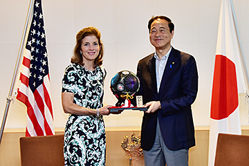 「キャロライン・ケネディ駐日米国大使が長岡市を訪問」の画像