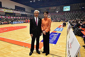 「日本バスケットボール協会の三屋裕子会長も来場」の画像