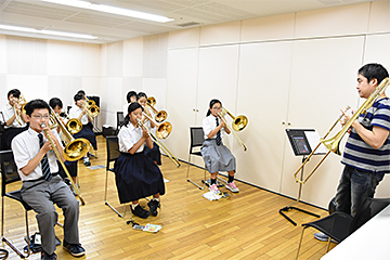 「日本トップクラスの演奏家の指導に目を輝かせていました」の画像