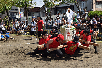 「全日本樽みこし綱引き選手権大会」の画像