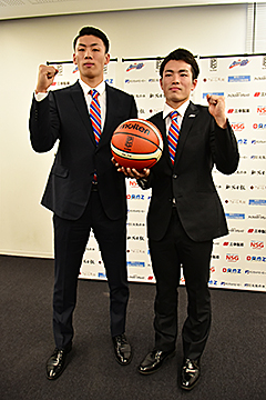 「長岡出身の今村佳太選手（写真左）」の画像