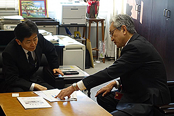 「国土交通省で石川雄一・道路局長と面会」の画像