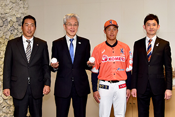 「新潟アルビレックスBCの監督と選手が磯田市長を訪問」の画像
