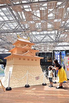 「長岡城御三階櫓の巨大模型も展示」の画像
