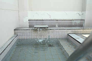 「お風呂や温水プールが人気の同施設」の画像2