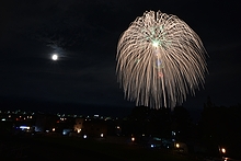 「4年ぶりに制限なく大花火大会を開催」の画像