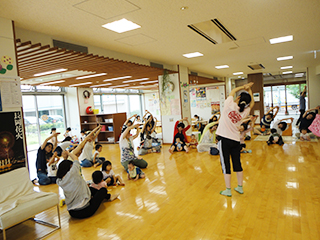 【画像】子育ての駅ぐんぐん（親子体操）
