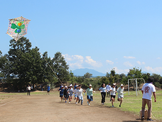 【画像】児童による大凧体験（中之島地域）