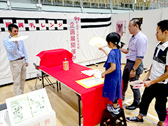 「投扇興体験（協力：新潟県立歴史博物館）」の画像