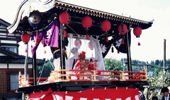 市指定文化財　飯塚巫女爺と若衆の手踊り