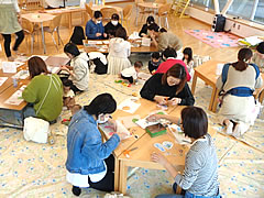 「ファミリー講座「フラワー手形アート」」の画像