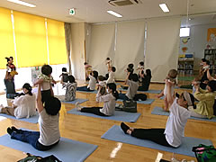 「産後ママの親子ヨガ」の画像