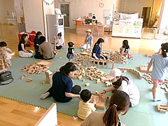 「積み木で遊ぼう」の画像