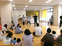「おにいさんおねえさんと遊ぼう」の画像
