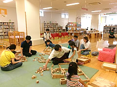 「積木で遊ぼう」の画像