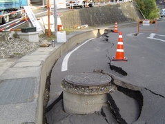 「道路陥没」の画像