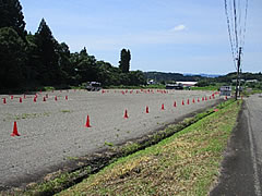 「広い駐車場で実際のバス運転を体験」の画像1