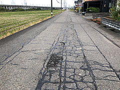 「補修後、損傷が拡大し舗装が剥離」の画像