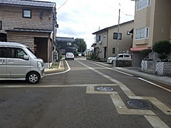 「交差点で停止」の画像