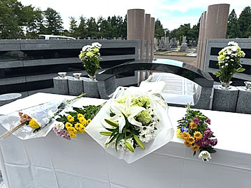 「献花台」の画像