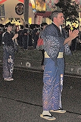 「長岡甚句を踊るアンダーソン議長」の画像