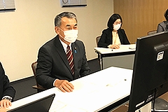 「新潟県市議会議長会会長としてあいさつをする松井議長」の画像