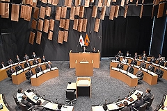 「本会議の様子」の画像