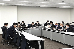 「まちづくり・新エネルギー対策特別委員協議会の様子」の画像