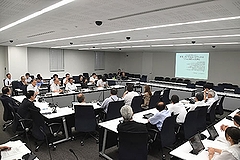 「第3回子ども・若者の権利条例(仮称)制定検討委員会の様子」の画像