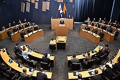 「臨時会の様子」の画像