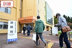 「広域避難先である魚沼市の避難所に到着」の画像