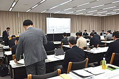 「内閣府に質問・要望する市町村の担当者」の画像