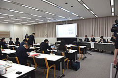 「東京電力ホールディングス（株）に意見を述べる市町村担当者」の画像