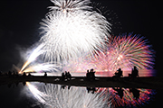 記事「夏の日本海を彩る大花火」の画像