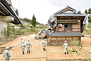 記事「山古志木籠水没家屋、保存に向け調査実施」の画像