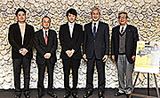 記事「世界で活躍する長岡出身ピアニスト・大瀧拓哉さんが市長を訪問」の画像