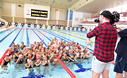 記事「世界トップの豪競泳チームが、小学生を指導」の画像