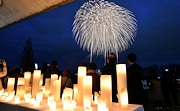 記事「真珠湾攻撃80年 慰霊と平和への願いを夜空へ」の画像