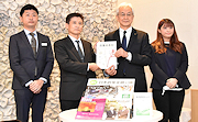 記事「女性起業家の支援も!起業関連図書を寄贈」の画像