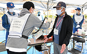 記事「燕市・新潟市へ広域避難　住民参加の原子力防災訓練」の画像