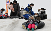 記事「29,000人が雪を満喫！雪しか祭り」の画像